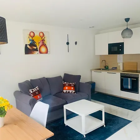 Stillvoll Neubau-appart Nahe Legoland Und Fachklinik Apartment Ichenhausen